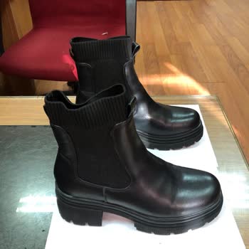 FLO Botu Ayağını Sıkıyor Ve Aşırı Ağır Olmasıyla Rahatsızlık Veriyor