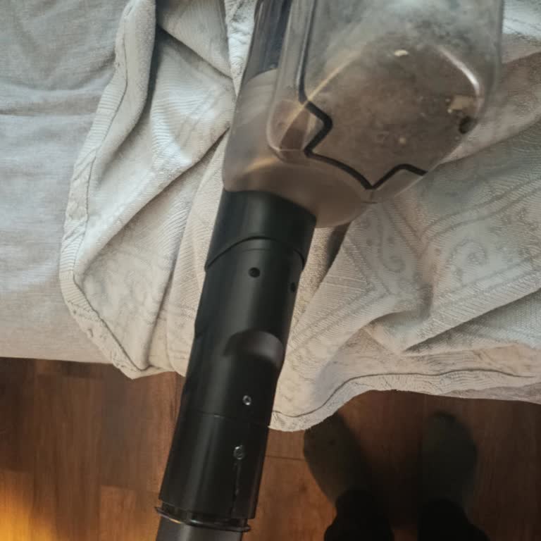 Philips 9000 Süpürge Gövde Bağlantısında Çatlak Ve Garanti Talebi