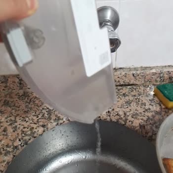 Su Haznesi Sızdırıyor, Kapağı Kapanmıyor Ve Mağaza Tam Ürün Servisi İstiyor