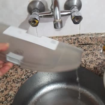 Su Haznesi Sızdırıyor, Kapağı Kapanmıyor Ve Mağaza Tam Ürün Servisi İstiyor