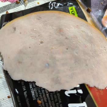 BİM'de Satılan Namet Hindi Füme Salamda Mavi Plastik Parça Ve Sağlık Riski