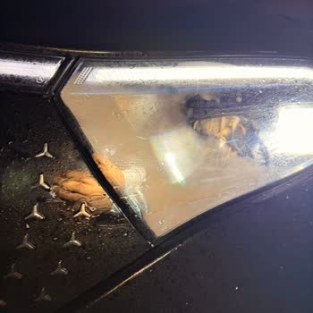 Mercedes EQB 250'de Ön Farların İçten Buğulanması Garanti Talebi