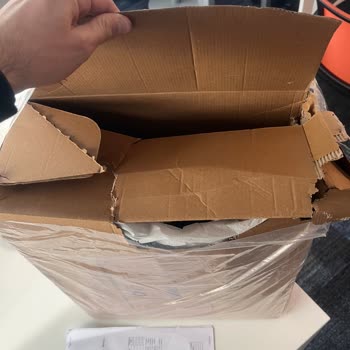 AdL Giyim Siparişimde Kırık Kargo Kutusu Ve Mahremiyet İhlali