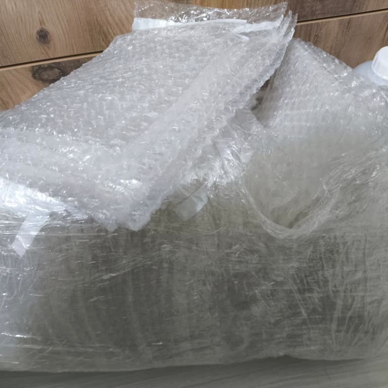 Patpatlı Poşetler Sadece Streç Filmle Gönderildi Ve Paketleme Standartları Düşük