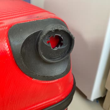 Uçuş Sonrası Valiz Tekerliği Kopması Ve Havaalanı Görevlisinin Tutanağı Reddetmesi