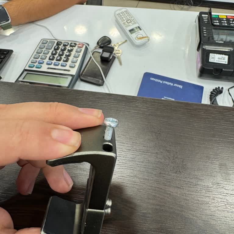 Fujifilm Small Rig 3384 carece de tornillo original, reemplazo retrasado