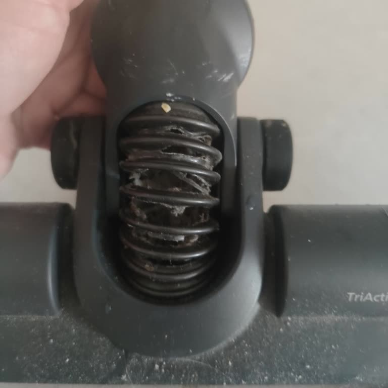 Garanti Kapsamında Ödenen Servise Rağmen Süpürge Kısa Sürede Bozuldu, Philips Geri Dönüş Yapmadı