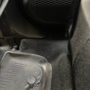 Arka Kapı Su Sızıntısı Ve Ücretsiz Temizlik Talebim Dacia Sandero Stepway’da Güvenimi Sarsıyor