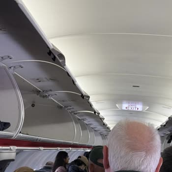 Beschädigtes Handgepäck und erzwungene Aufgabe trotz freier Kabinen bei Air France