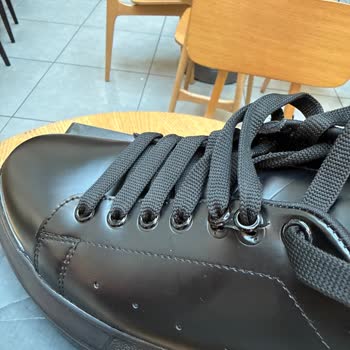 Ayakkabım 4 Kez Giymeme Rağmen Bağcık Delikleri Koptu, 9 Aylık Garanti Süresi Yetersiz