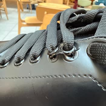 Ayakkabım 4 Kez Giymeme Rağmen Bağcık Delikleri Koptu, 9 Aylık Garanti Süresi Yetersiz