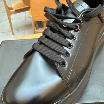 Ayakkabım 4 Kez Giymeme Rağmen Bağcık Delikleri Koptu, 9 Aylık Garanti Süresi Yetersiz