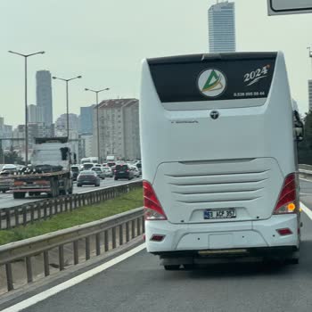 Şanlıurfa Turizm Otobüsü Şerit İhlaliyle Can Güvenliğini Tehlikeye Atıyor