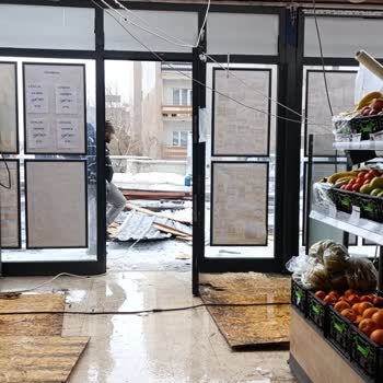 Erzurum A101 Şubesinde Çalışanlar Buz Gibi Ortamda Çalışıyor, Mağaza Kapatılmalı