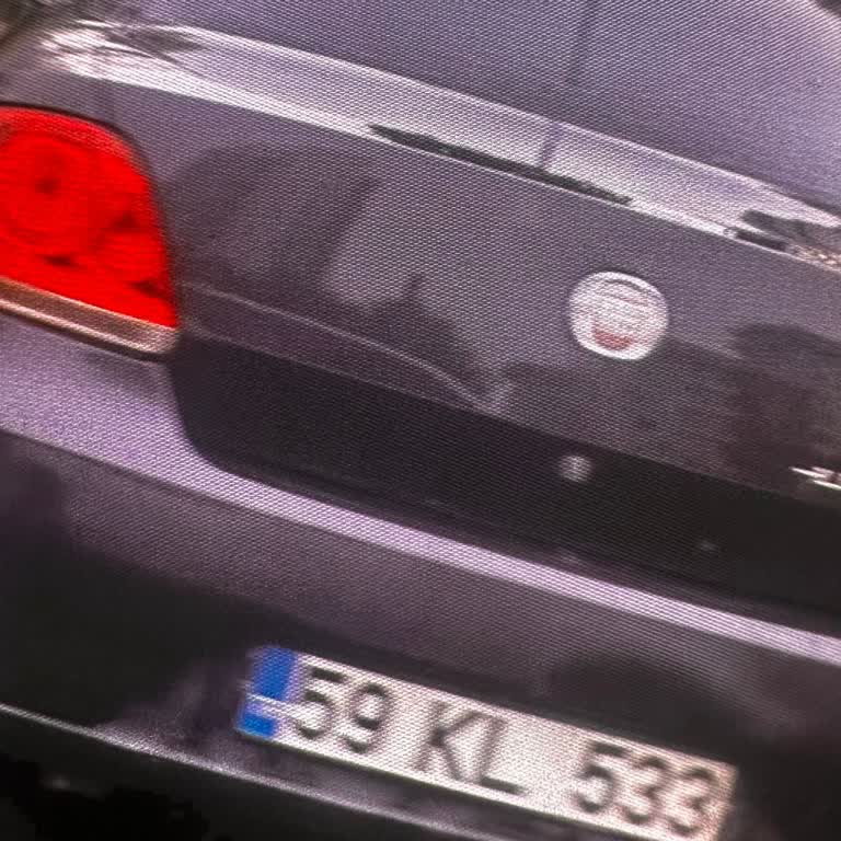 Güvenlik Görevlisi Kıyafetiyle Sahte Taksi Şoförü Çifte Ücret Talep Etti