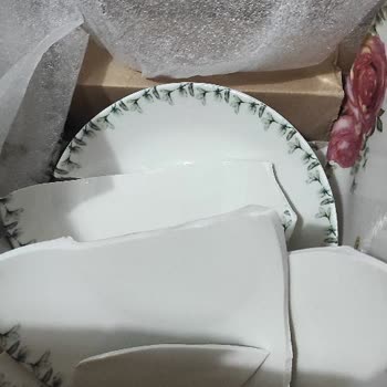 Kırık Yemek Takımı Ve Üç Aylık Cevapsızlık