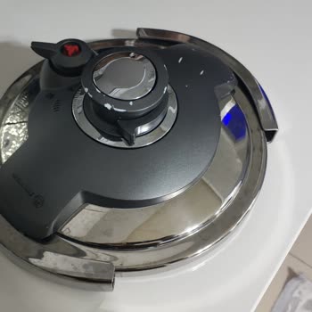 Korkmaz Tencere Kapağının Üst Kısmında Boya Atmaları Oluştu