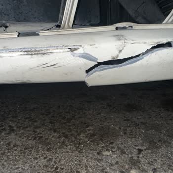 Otoyolda Büyük Odun Parçaları Nedeniyle Araç Hasarı Ve Denetim Eksikliği