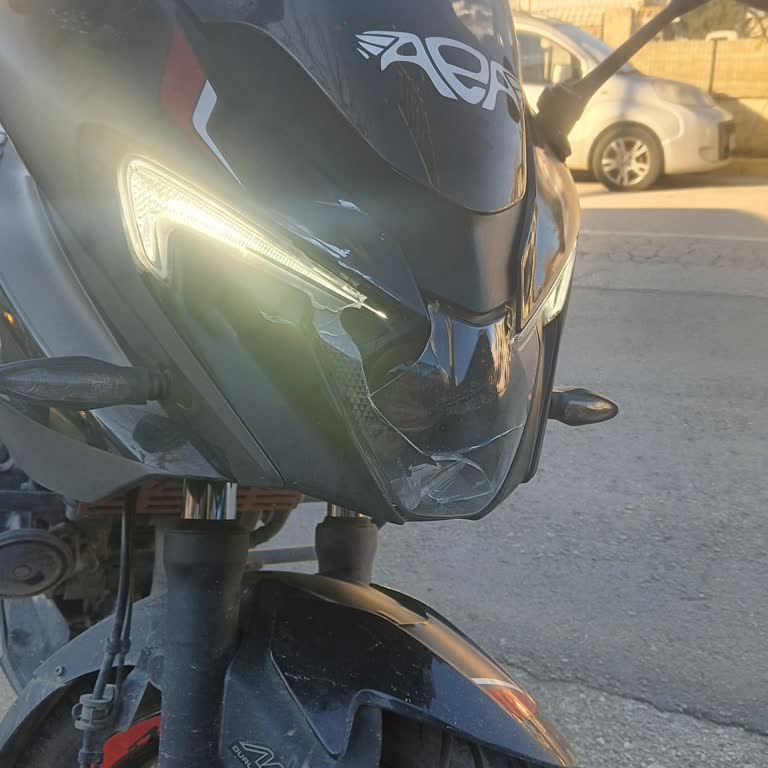 Bajaj Far Plastiği Ayrı Parça Olarak Satılamıyor