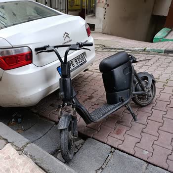 Araç Üzerine Düşen Martı Scooter'ı Nedeniyle Maddi Hasar Ve İletişim Sorunu