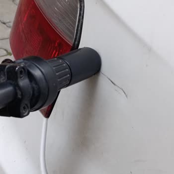 Araç Üzerine Düşen Martı Scooter'ı Nedeniyle Maddi Hasar Ve İletişim Sorunu