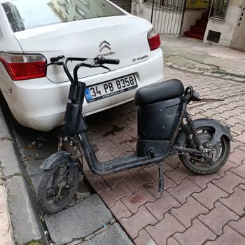 Araç Üzerine Düşen Martı Scooter'ı Nedeniyle Maddi Hasar Ve İletişim Sorunu