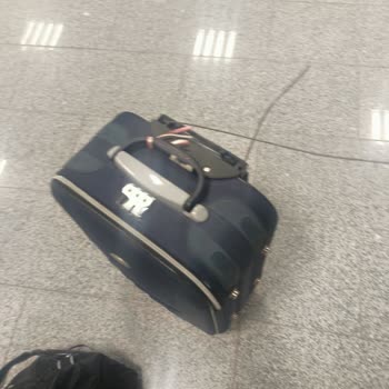 Beschädigter Koffer nach Umsteigeflug mit LOT Polish Airlines und fehlende Ersatzleistung