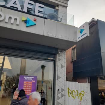 Ümraniye Çarşı Şubesinde Saygısız Ve Agresif Müşteri Tutumu