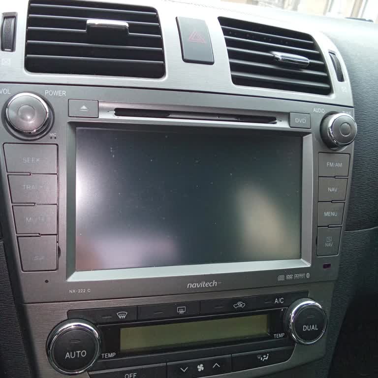 Toyota Avensis’te Eski Tip Multimedya Ve İç Tasarım Memnuniyetsizliği!