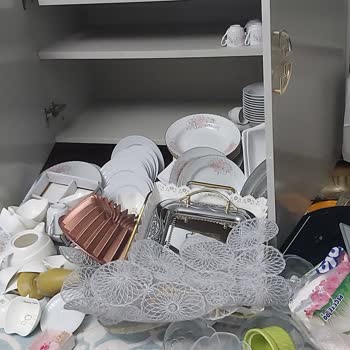 Konsol Ayakları Kırılan Salon Takımı İçin Garanti Süresi Dolmuş, Yardım Yok