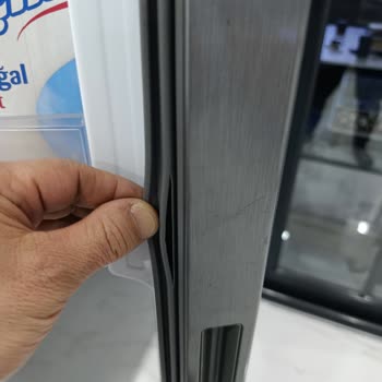 LG Garanti Kapsamındaki Buzdolabı Kapak Lastiği Ücretsiz Değişim Talebi