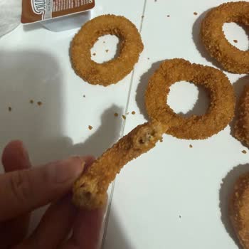 Bayat Soğan Halkaları Ve Eksik İçeriklerle Gelen Hamburger Menüsü