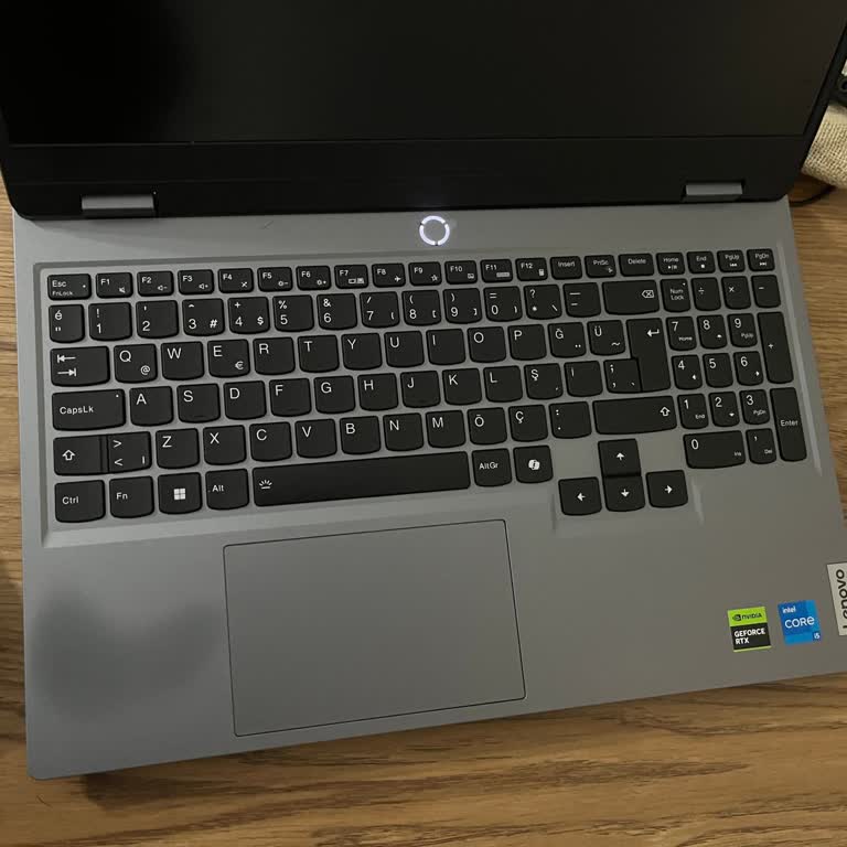 Lenovo Laptopun Metal Kasasında Renk Solması Sorunu