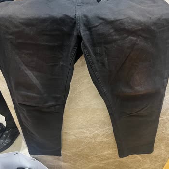 Renk Atan Pantolonlar Ve Yöneticinin Umursamaz Tutumu