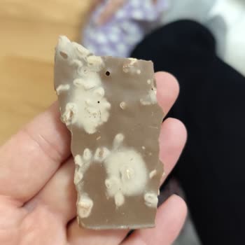 Ülker Sütlü Çikolata Üzerindeki Beyaz Lekeler Nedeniyle Sağlık Endişesi Ve İade Talebi