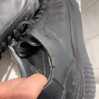 Aynı Model Ayakkabılarda Kısa Sürede Yırtılma Ve Mağazanın Kullanıcı Hatası İddiası