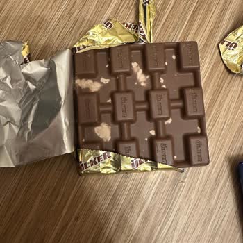 Son Kullanma Tarihi Geçmemiş Olan Bozuk Çikolata İçin Ücret İadesi Talebi