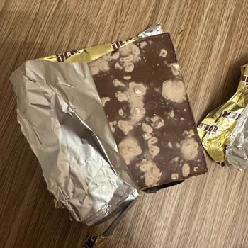 Son Kullanma Tarihi Geçmemiş Olan Bozuk Çikolata İçin Ücret İadesi Talebi