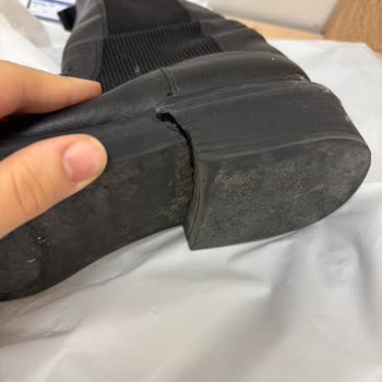 Derimod Botunun Tabanı Kırıldı, Mağaza Ve Müşteri Hizmetleri Çözüm Sunmadı