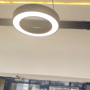 TOKİ Bina Girişindeki Ayrılma Can Güvenliğini Tehdit Ediyor