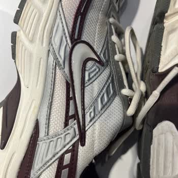 Yağmurda Renk Değişen Nike Ayakkabıya Değişim Talebi Mağaza Tarafından Reddedildi