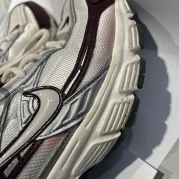 Yağmurda Renk Değişen Nike Ayakkabıya Değişim Talebi Mağaza Tarafından Reddedildi