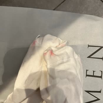 Yağmurda Renk Değişen Nike Ayakkabıya Değişim Talebi Mağaza Tarafından Reddedildi