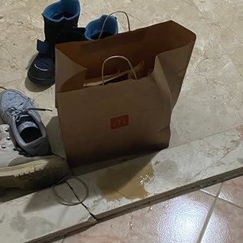 Yemeksepeti Siparişimde Kuryenin Teslimatıyla Kola Dökülmesi Ve Hijyen Sorunu