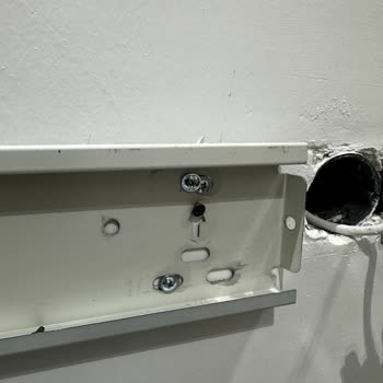 TCL Televizyon Hem Eksik Hem De Özensiz Bir Kurulum Yaptı