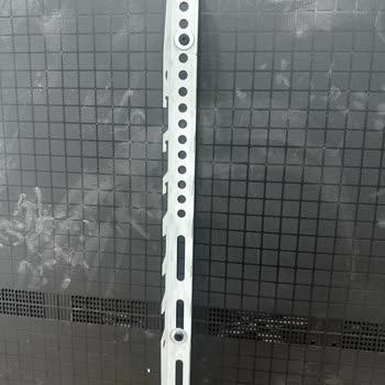 TCL Televizyon Hem Eksik Hem De Özensiz Bir Kurulum Yaptı