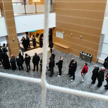 Sabah 9’da Gelen Hastaların Uzun Beklemesi Ve Kayıt Personeli Yetersizliği