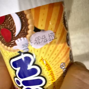 Eti Gıda Ürünün Üzerinde Kurtçuk Yuvası Oluşmaya Başladığını Gördüm