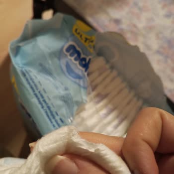 Molfix Bebek Bezinde Kesici Kristal Parçalar: Güvenlik Endişesi