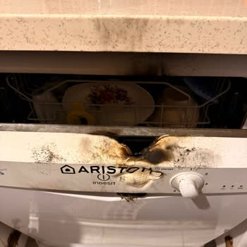 Ariston Bulaşık Makinesi Kapak Yangını Ve Ciddi Yangın Riski